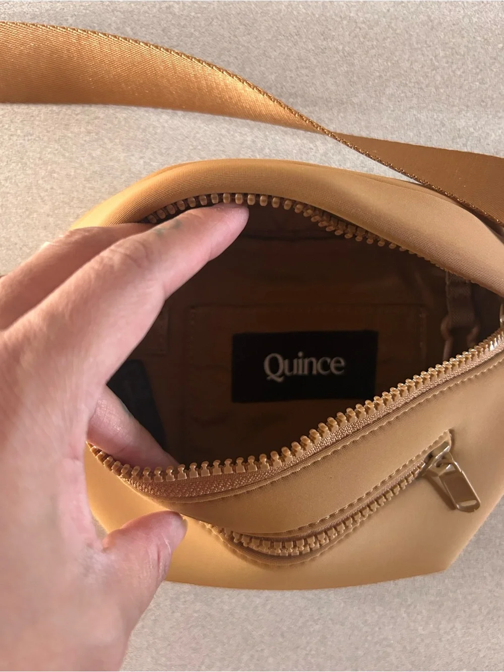 Quince compact tan